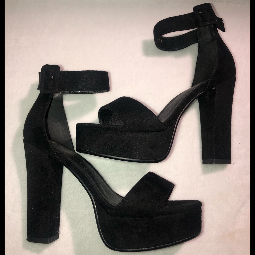Black chunky high heels.